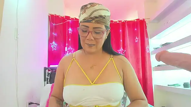 AlicePipper online show from April 28, 2026, 2:44 pm