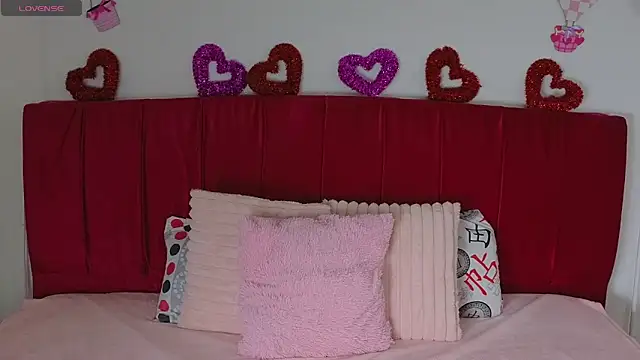 cuteeimy online show from May 12, 2026, 7:22 pm