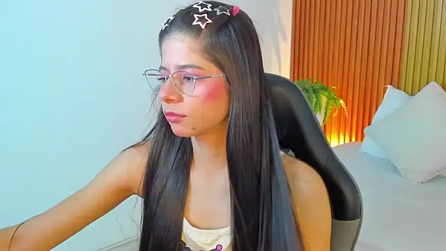 carlina 15 online show from May 10, 2026, 11:48 am
