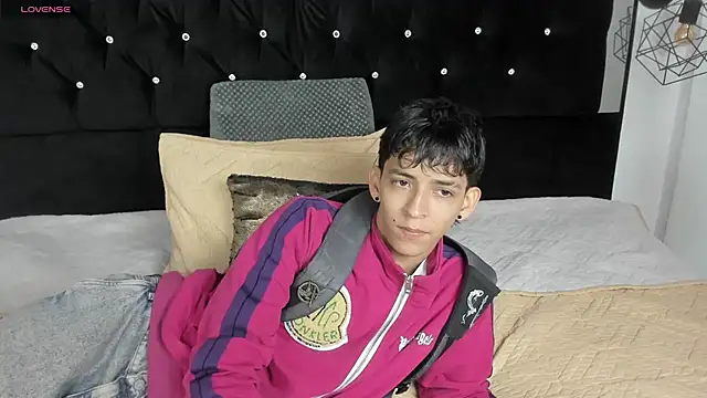 Sebas cat online show from May 4, 2026, 1:12 am