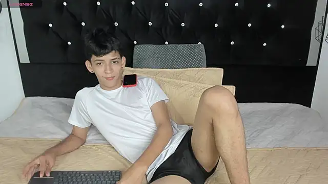 Sebas cat online show from May 9, 2026, 1:55 am