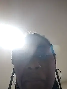 MONIQUE-LAMOUR online show from May 8, 2026, 10:37 pm