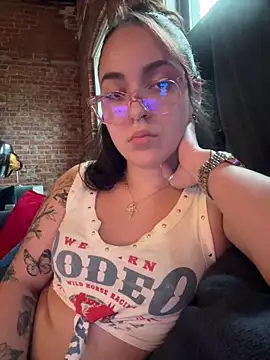 Snapshot of babykalirose chatting on June 17, 2026, 11:38 pm babykalirose online show from June 17, 2026, 11:38 pm