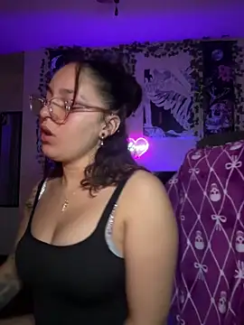 Snapshot of babykalirose chatting on June 22, 2026, 3:19 am babykalirose online show from June 22, 2026, 3:19 am