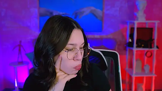 KimClarks  online show from November 15, 2025, 10:12 am