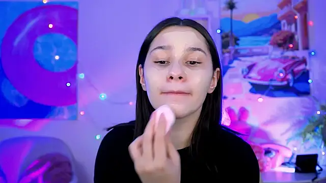 KimClarks  online show from November 17, 2025, 12:00 pm