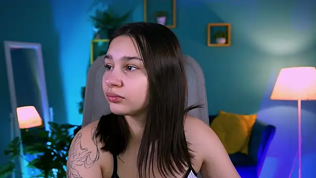 KimClarks  online show from December 19, 2025, 11:50 am