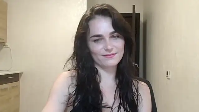 Silviaa a online show from November 6, 2025, 8:21 pm