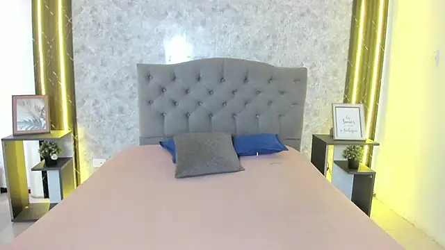 GiannaSlimJB online show from February 11, 2026, 7:08 pm