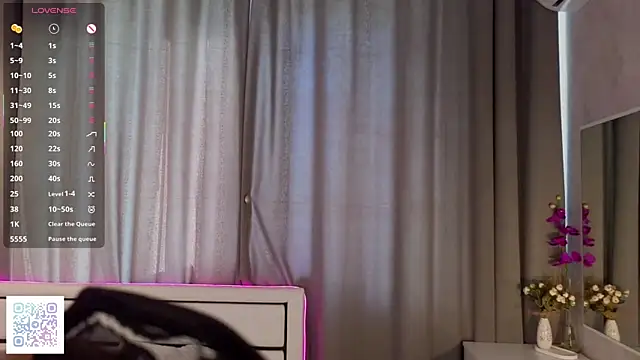 Snapshot of VeronaHascall chatting on October 2, 2025, 4:19 am VeronaHascall online show from October 2, 2025, 4:19 am