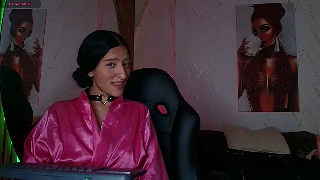 Scaarlettfox online show from November 10, 2025, 7:35 pm