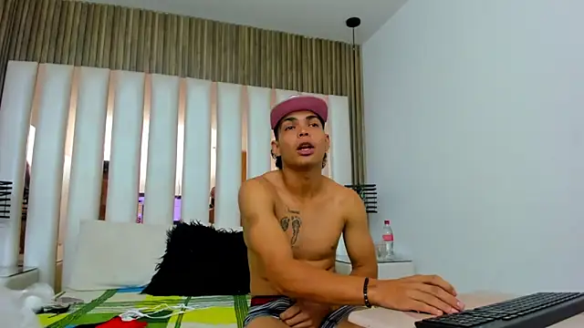 Snapshot of KailinANDrihky chatting on October 14, 2025, 1:17 am KailinANDrihky online show from October 14, 2025, 1:17 am