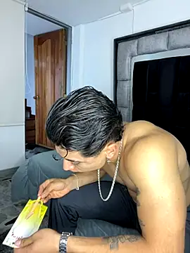 Snapshot of MR_MUSCLE chatting on October 14, 2025, 11:55 am MR MUSCLE online show from October 14, 2025, 11:55 am