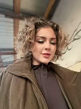 KellyKeler online show from December 20, 2025, 12:56 pm