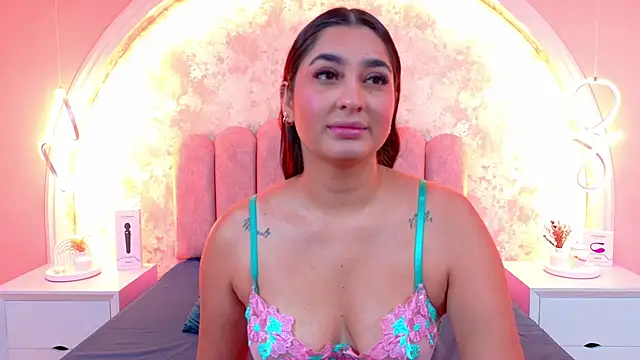 JasmineRhodes online show from November 28, 2025, 12:52 pm