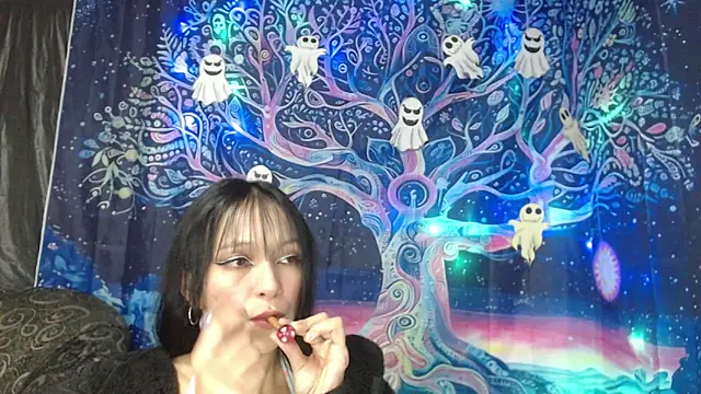 Zafira Mayeers online show from October 17, 2025, 6:05 am