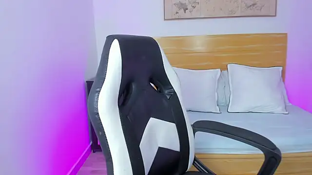 kitty sweeety  online show from October 28, 2025, 1:14 pm