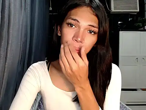 ladyhotcuming online show from June 1, 2026, 6:42 pm