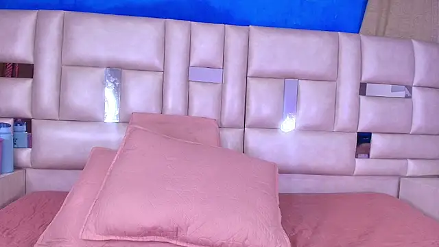 Snapshot of emmacurvy chatting on September 25, 2025, 3:10 am emmacurvy online show from September 25, 2025, 3:10 am