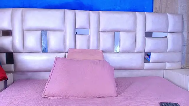 Snapshot of emmacurvy chatting on October 4, 2025, 3:04 am emmacurvy online show from October 4, 2025, 3:04 am