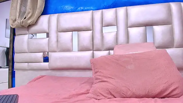 Snapshot of emmacurvy chatting on October 7, 2025, 3:04 am emmacurvy online show from October 7, 2025, 3:04 am