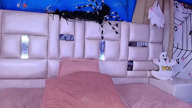 Snapshot of emmacurvy chatting on October 22, 2025, 3:07 am emmacurvy online show from October 22, 2025, 3:07 am