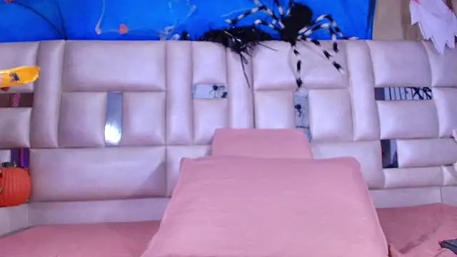 Snapshot of emmacurvy chatting on October 28, 2025, 3:21 am emmacurvy online show from October 28, 2025, 3:21 am