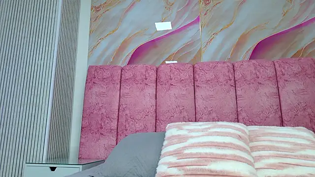 emmacurvy online show from February 14, 2026, 3:03 am