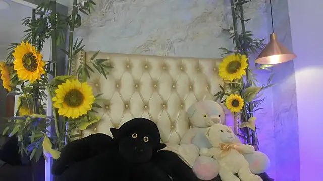 LittleeJaz online show from June 14, 2026, 3:41 am