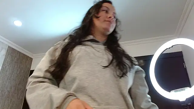 elamurray online show from November 26, 2025, 11:22 am