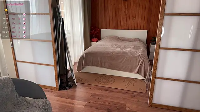 PlumyBun online show from October 5, 2025, 4:22 am