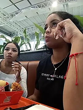 Fernanda30 online show from October 24, 2025, 6:04 pm