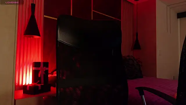 ParisSalvatore online show from January 13, 2026, 2:00 pm