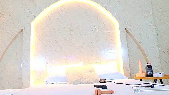 AbrilPeach online show from March 15, 2026, 4:51 am