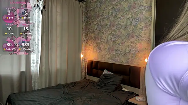 LoraDavi online show from April 27, 2026, 6:11 am