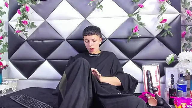 Snapshot of Megan_Thompson_ chatting on September 28, 2025, 2:06 am Megan Thompson  online show from September 28, 2025, 2:06 am