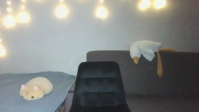 yourhoney Lola  online show from February 4, 2026, 2:23 pm