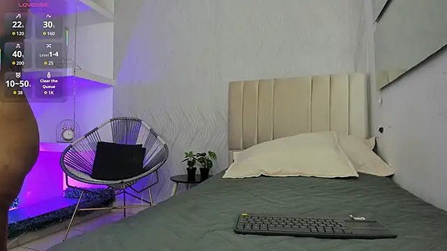 keyla mejia online show from October 30, 2025, 12:06 pm