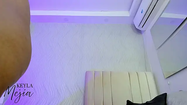 keyla mejia online show from November 23, 2025, 12:05 pm