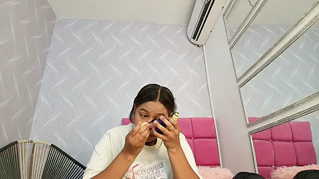 keyla mejia online show from June 3, 2026, 12:08 pm