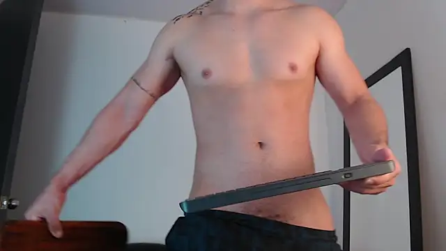 Snapshot of SouthernMilk chatting on October 21, 2025, 1:34 pm SouthernMilk online show from October 21, 2025, 1:34 pm