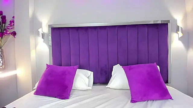 Snapshot of QetziaStoun chatting on September 30, 2025, 5:18 pm QetziaStoun online show from September 30, 2025, 5:18 pm