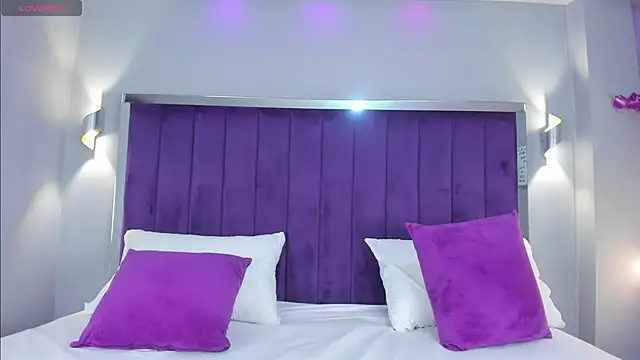 Snapshot of QetziaStoun chatting on October 18, 2025, 5:25 pm QetziaStoun online show from October 18, 2025, 5:25 pm