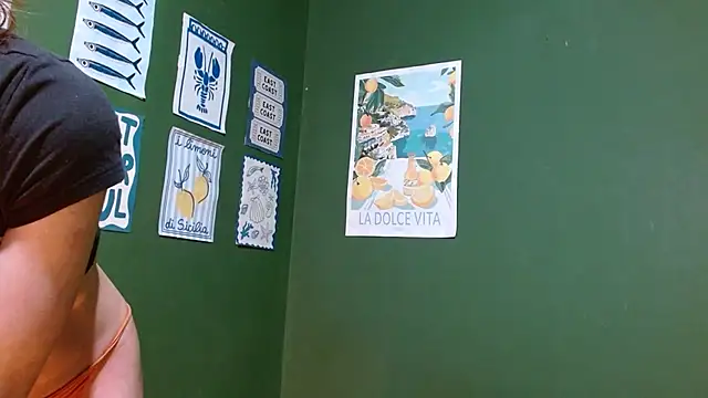 Roxiehood online show from October 25, 2025, 2:52 am