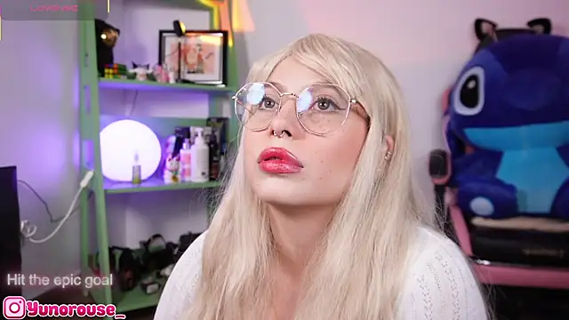 YunoRose  online show from October 21, 2025, 3:18 am