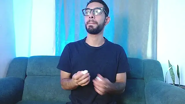 Snapshot of ReyPablo1 chatting on October 14, 2025, 9:15 pm ReyPablo1 online show from October 14, 2025, 9:15 pm