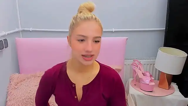 Snapshot of EvetteRose chatting on September 30, 2025, 2:55 pm EvetteRose online show from September 30, 2025, 2:55 pm