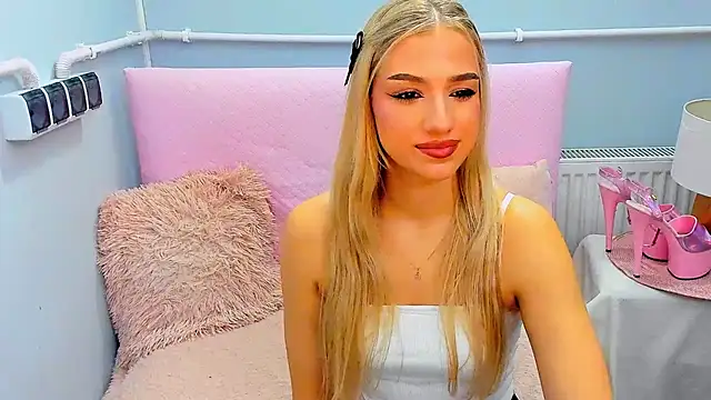 Snapshot of EvetteRose chatting on October 10, 2025, 5:45 pm EvetteRose online show from October 10, 2025, 5:45 pm