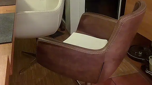 Snapshot of Unique_X_perience chatting on October 6, 2025, 11:46 pm Unique X perience online show from October 6, 2025, 11:46 pm