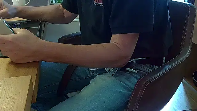 Snapshot of Unique_X_perience chatting on October 20, 2025, 9:54 am Unique X perience online show from October 20, 2025, 9:54 am